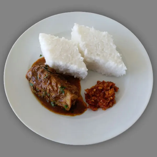 Traditional Sri Lankan breakfast served at Wilpattu safari accommodation